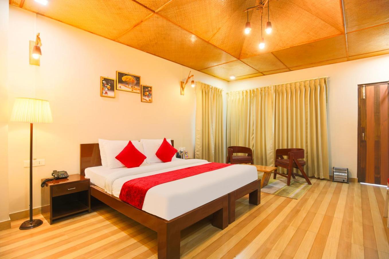 La Nicholas Lake View By Summit Hotels Shillong Dış mekan fotoğraf