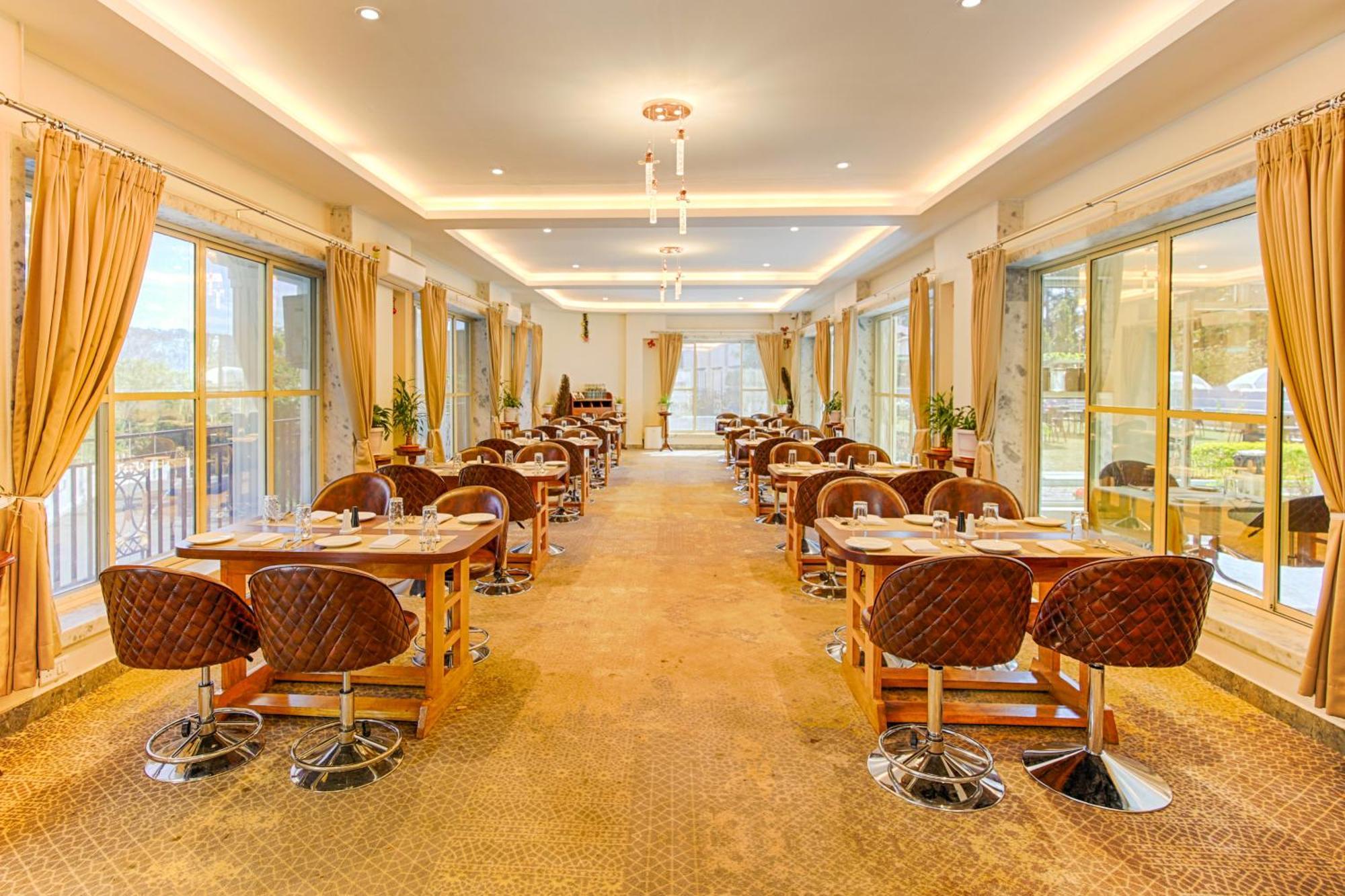 La Nicholas Lake View By Summit Hotels Shillong Dış mekan fotoğraf